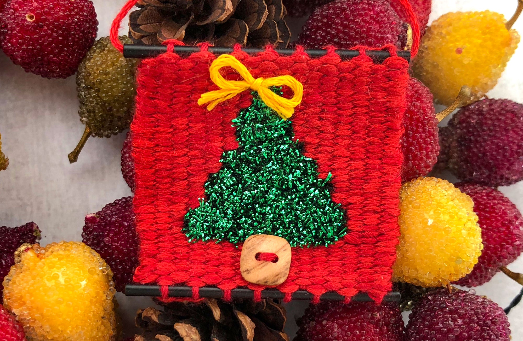 Looking for a Christmas project for your Tiny loom?